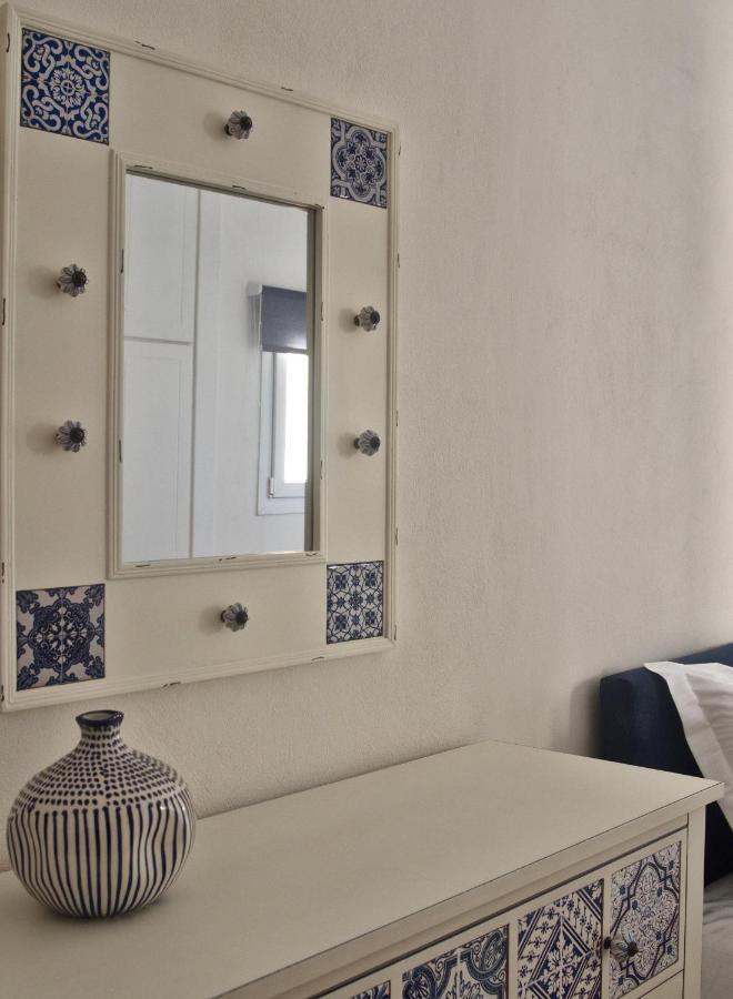 The Bluehouse - Spacious Top Floor Flat With Parking, By Mon Repos Beach Corfu  المظهر الخارجي الصورة