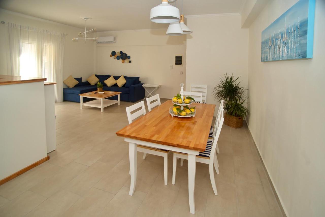The Bluehouse - Spacious Top Floor Flat With Parking, By Mon Repos Beach Corfu  المظهر الخارجي الصورة