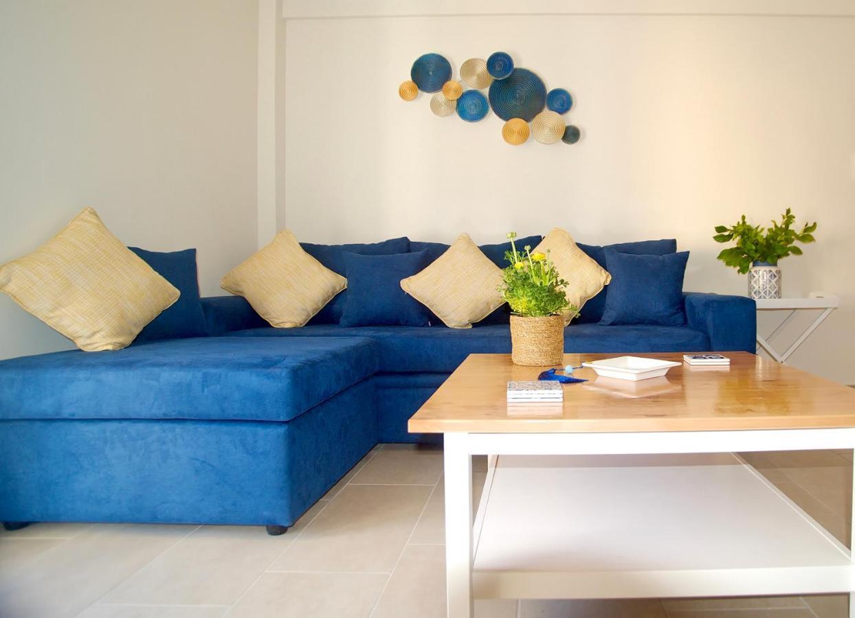 The Bluehouse - Spacious Top Floor Flat With Parking, By Mon Repos Beach Corfu  المظهر الخارجي الصورة