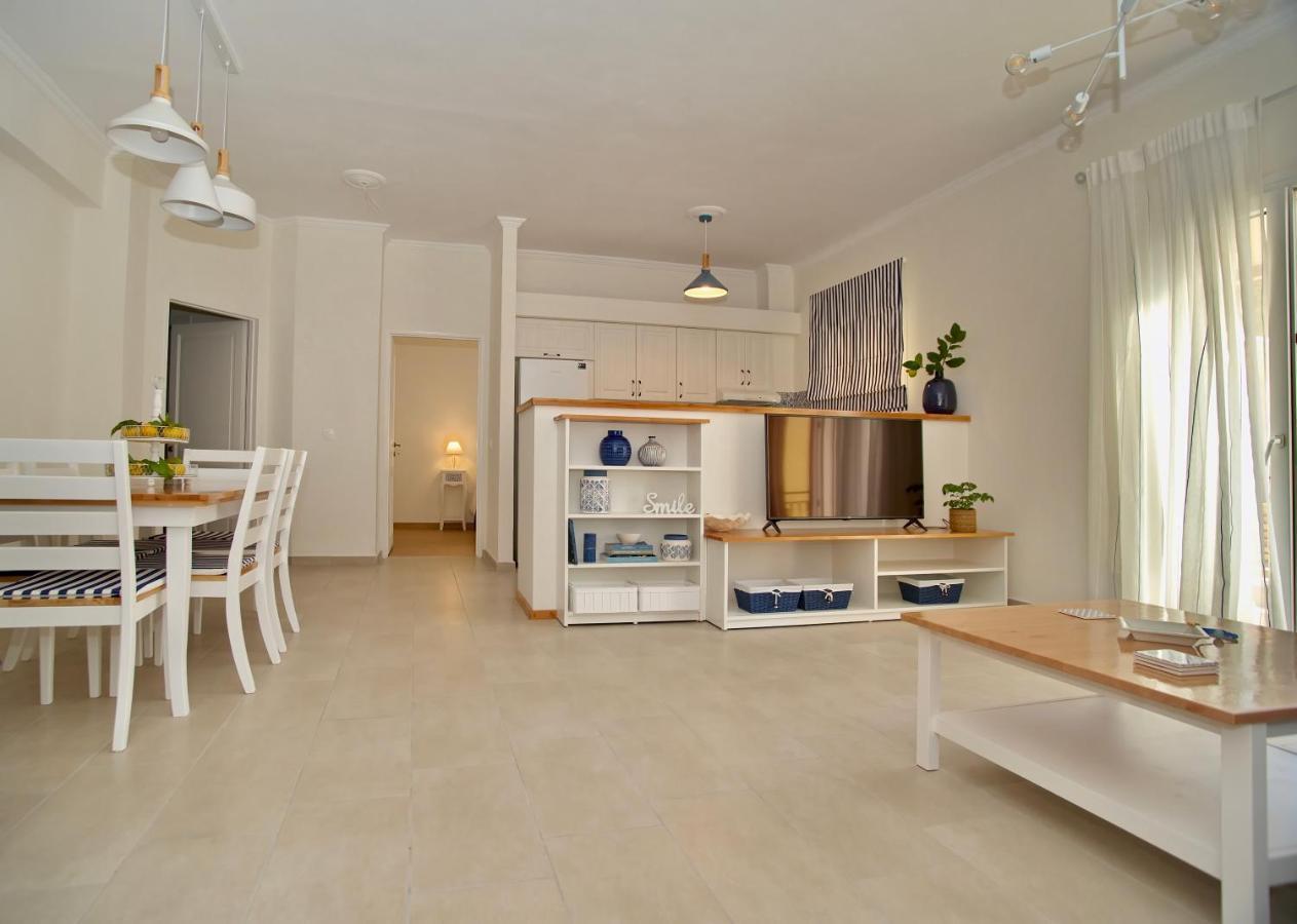 The Bluehouse - Spacious Top Floor Flat With Parking, By Mon Repos Beach Corfu  المظهر الخارجي الصورة